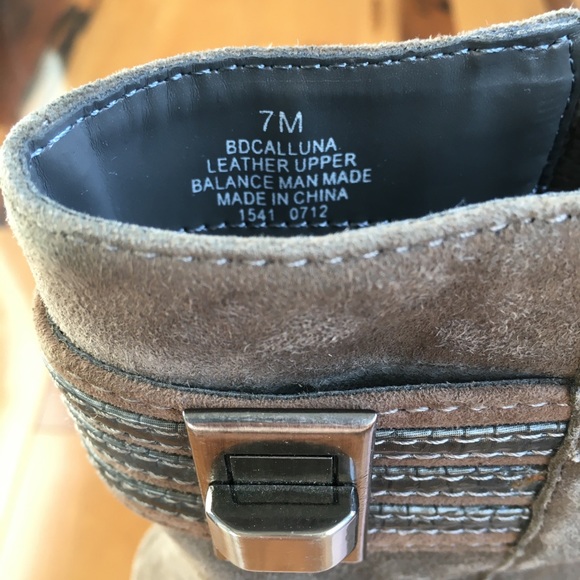 BANDOLINO BDCALLUNA Suede Heeled Booties 7 - Picture 6 of 10